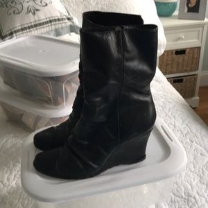 Wedge black leather boots